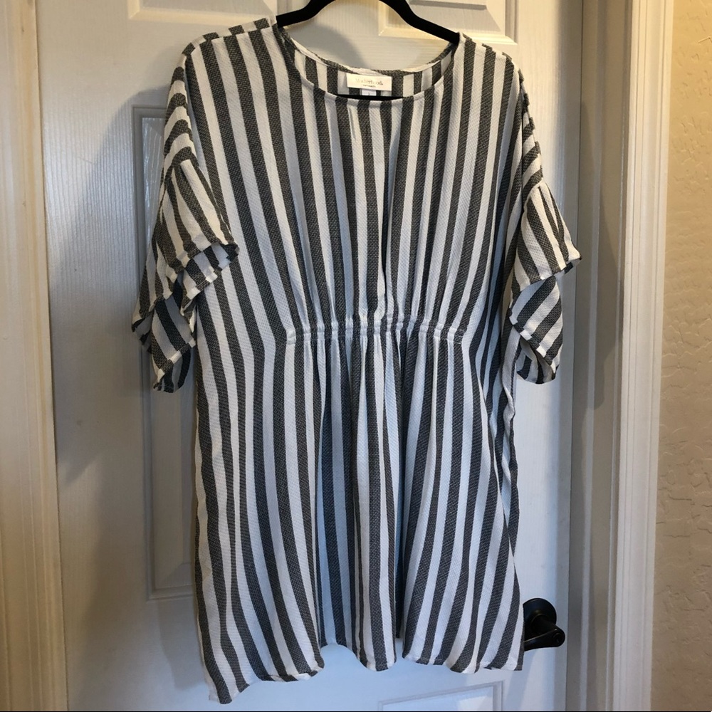 NWT Motherhood Maternity black and white top